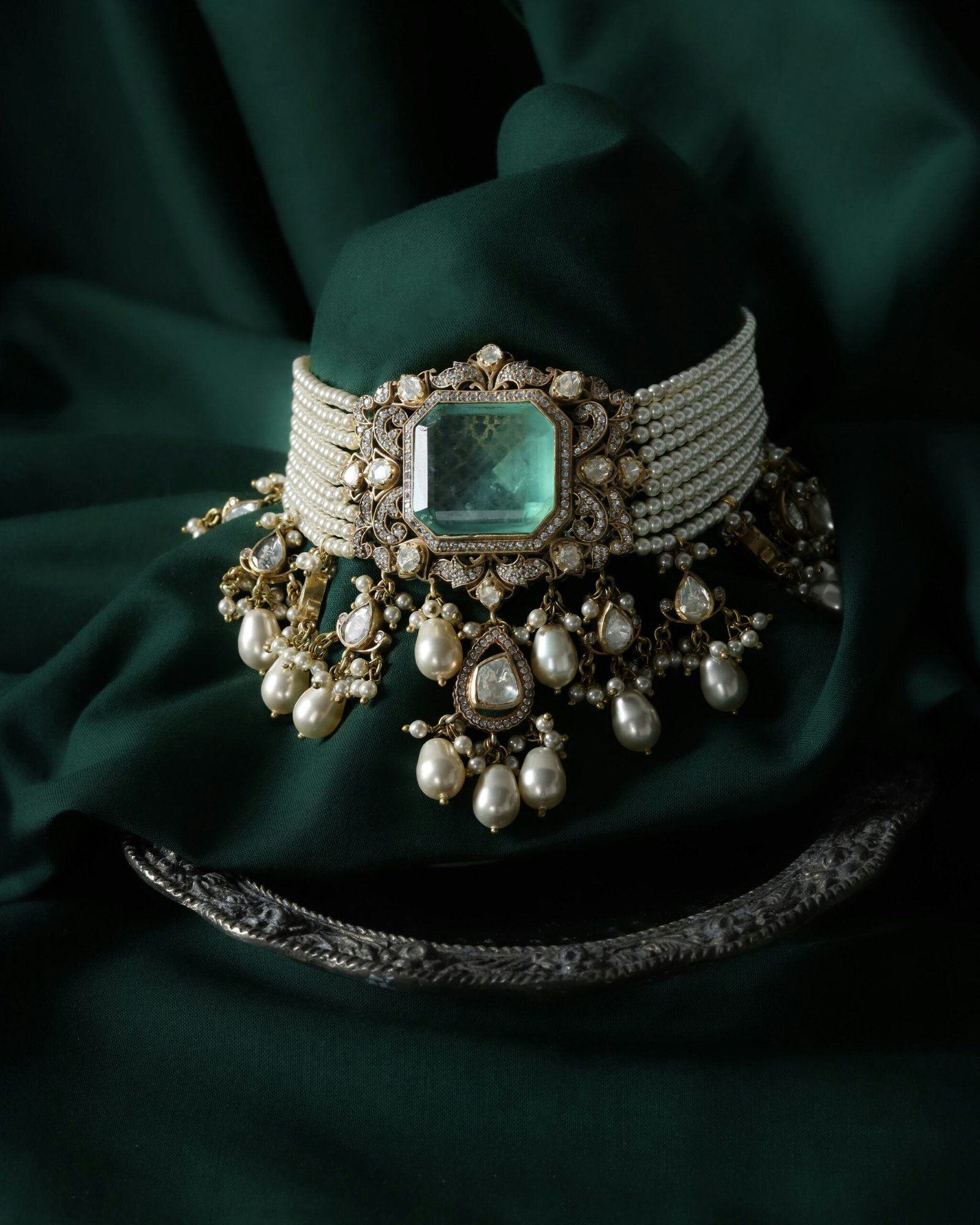 Choker jewellery for women