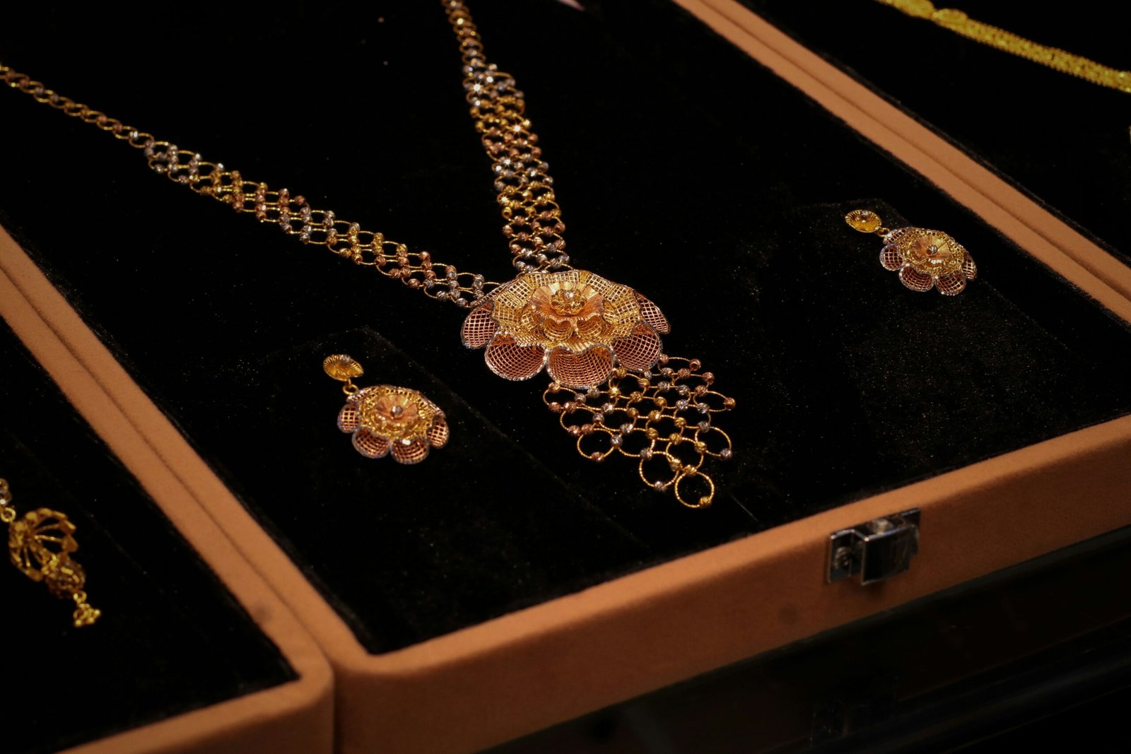 elegant jewellery for women