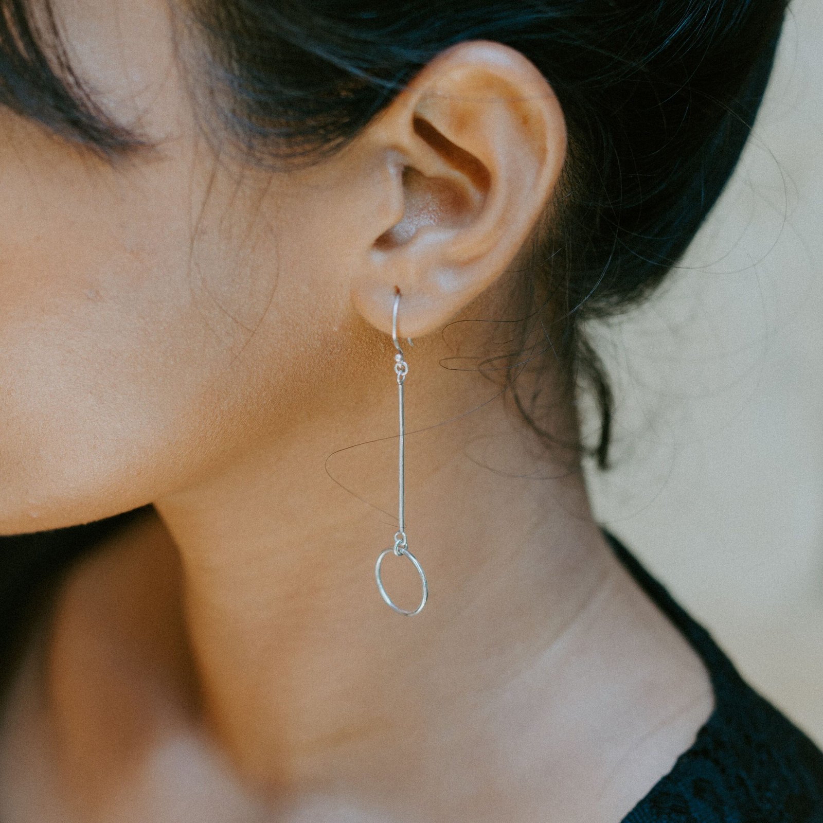 Minimal Dangles earring for women